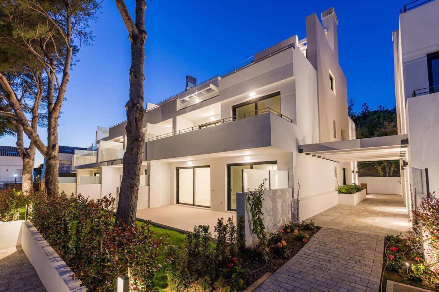 Bajo Con Jardin En La Milla De Oro Apartment Marbella Exterior photo